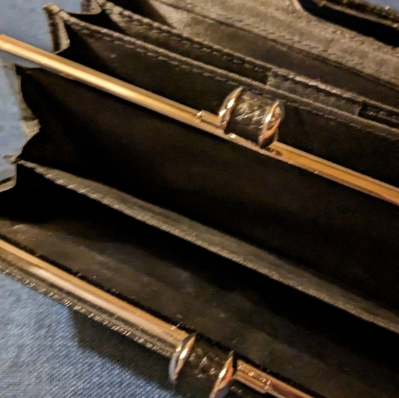 Tahari Black Kiss Lock Wallet Clutch Organizer RFID Protection - Picture 4 of 7